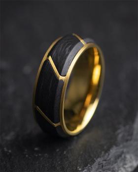 8 mm Gold-Titanring mit Forged Carbon-Finish - Carus Gold